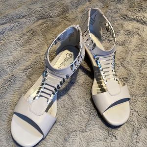 Women’s White Bella-Vita small wedged sandals.